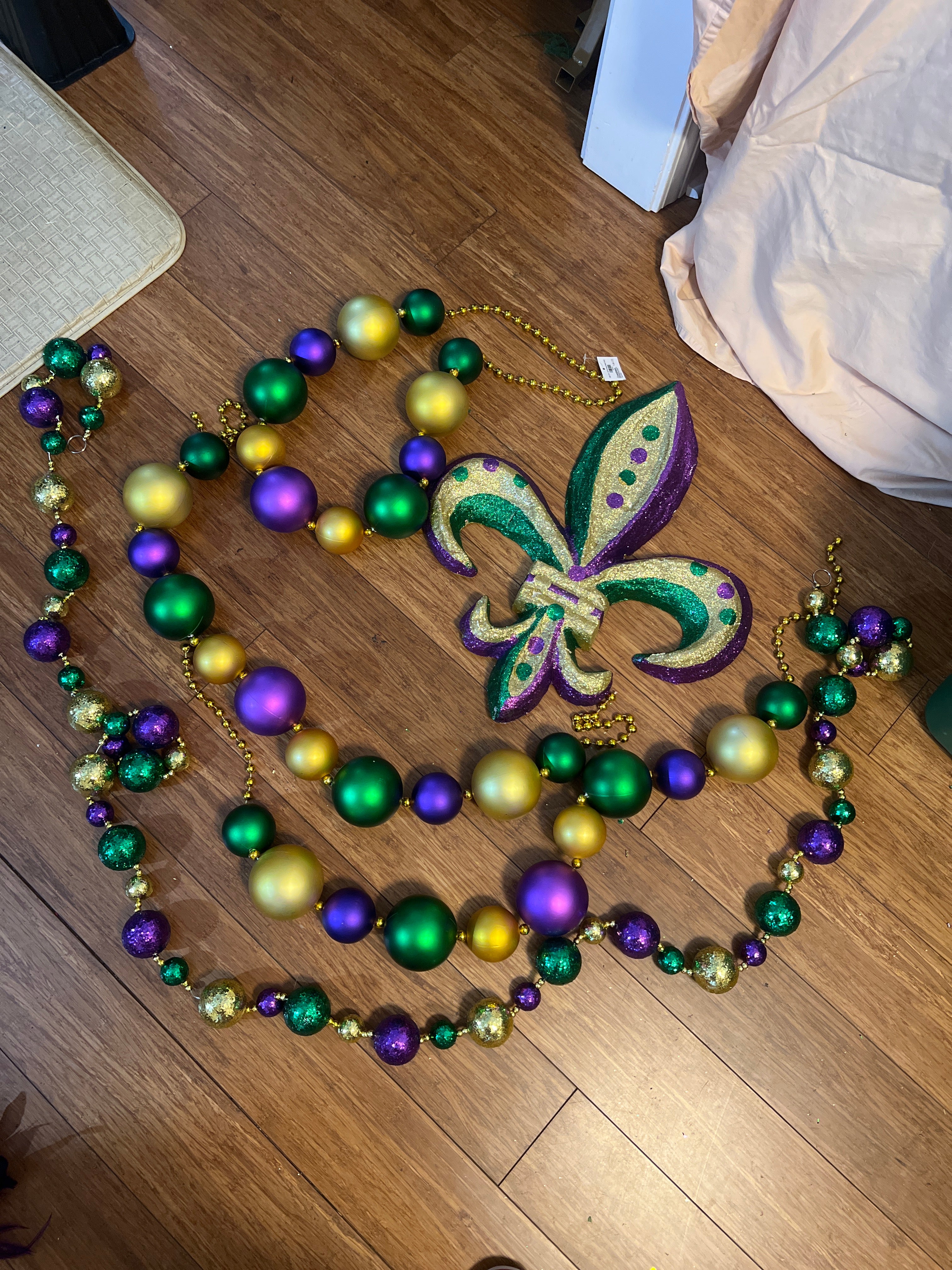 SET - large size Mardi Gras beads/garland and glitter fleur de lis